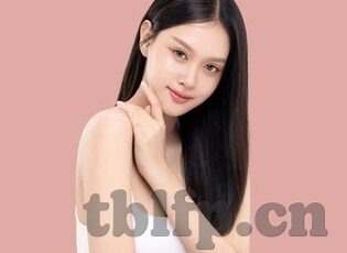 在线免费播放成人视频-探索成人内容观看的边界，在线免费播放的利与弊